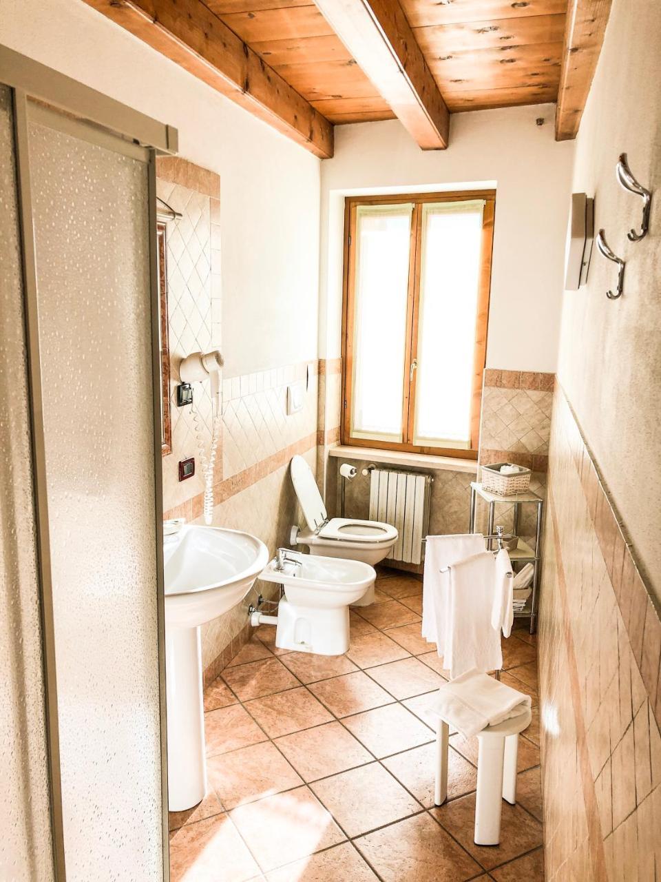 Hotel Le Finestre Su Borghetto Valeggio sul Mincio Esterno foto