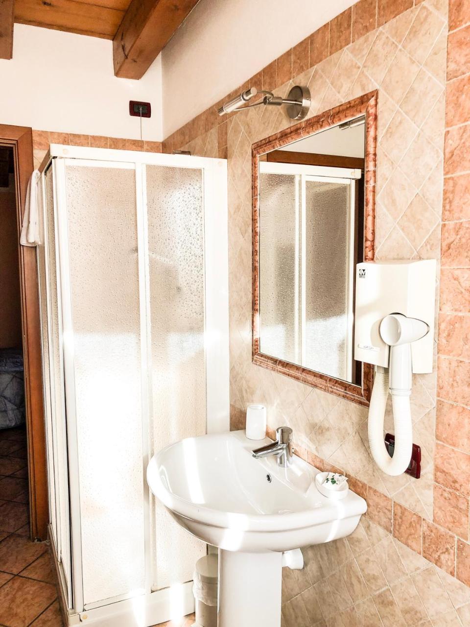 Hotel Le Finestre Su Borghetto Valeggio sul Mincio Esterno foto